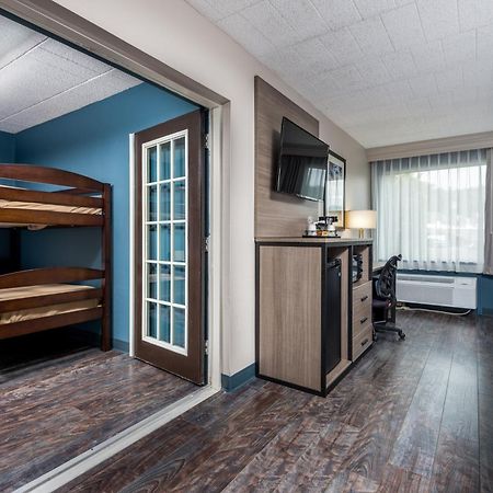 Baymont By Wyndham Bartonsville Poconos Екстериор снимка