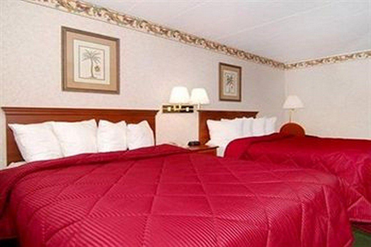 Baymont By Wyndham Bartonsville Poconos Екстериор снимка