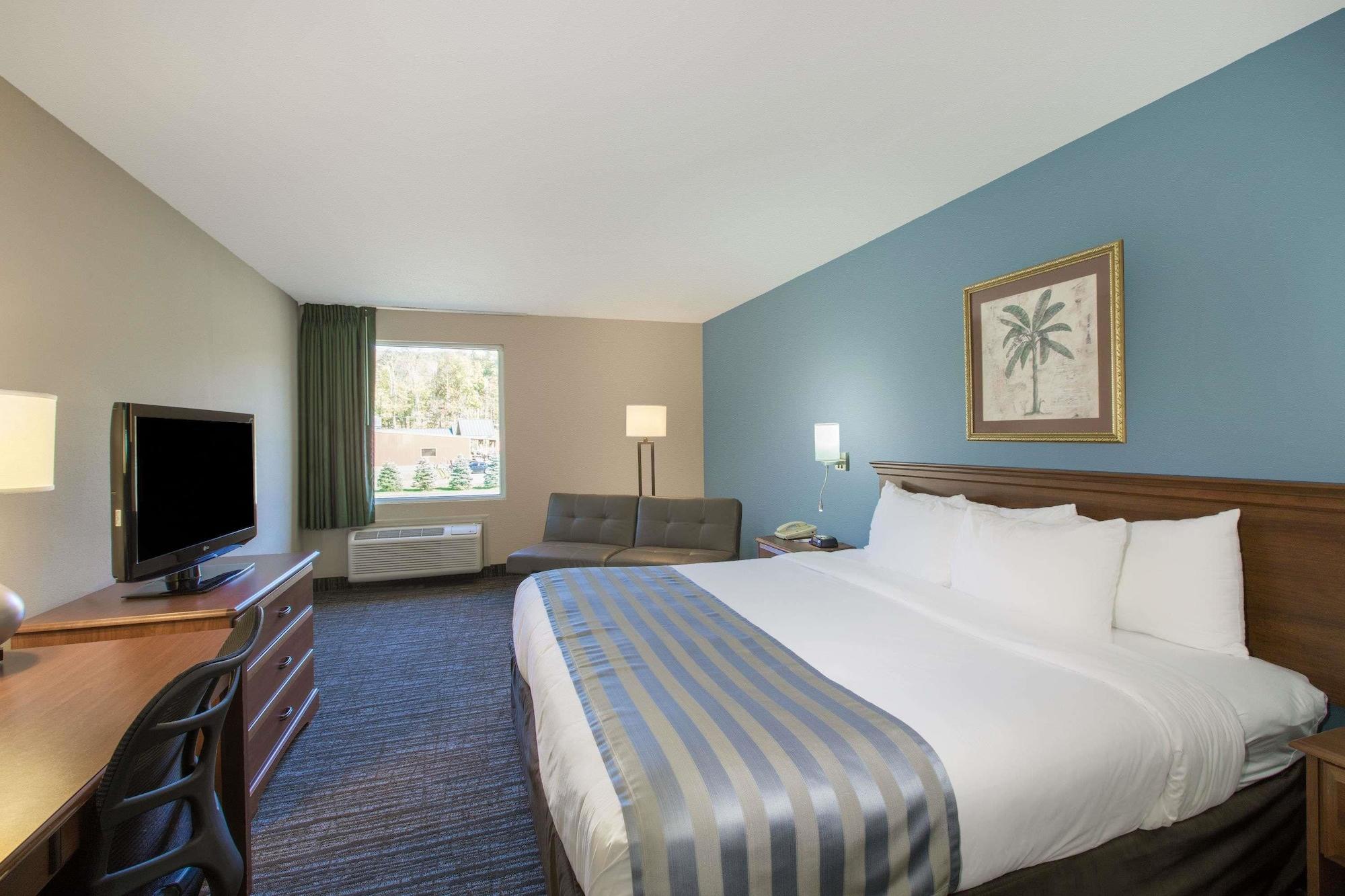 Baymont By Wyndham Bartonsville Poconos Екстериор снимка