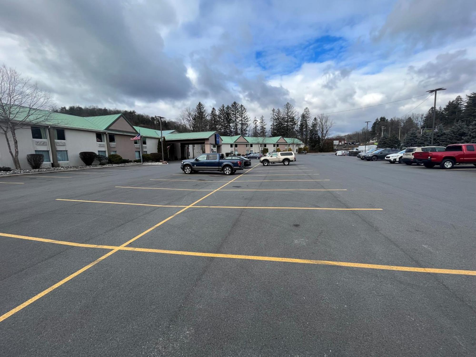 Baymont By Wyndham Bartonsville Poconos Екстериор снимка
