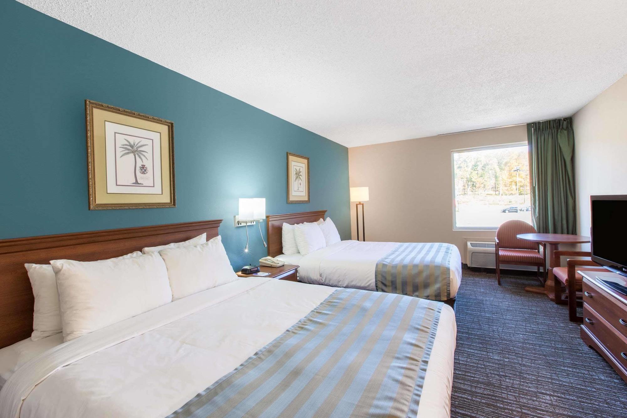Baymont By Wyndham Bartonsville Poconos Екстериор снимка