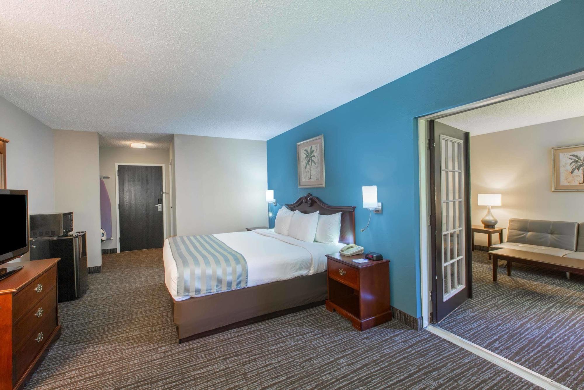 Baymont By Wyndham Bartonsville Poconos Екстериор снимка