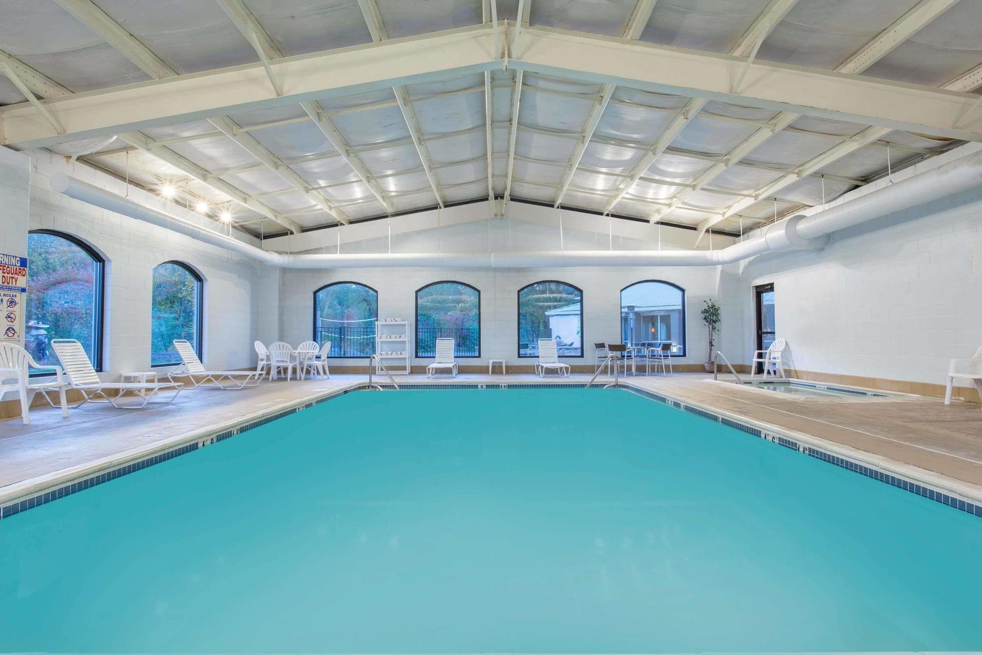 Baymont By Wyndham Bartonsville Poconos Екстериор снимка