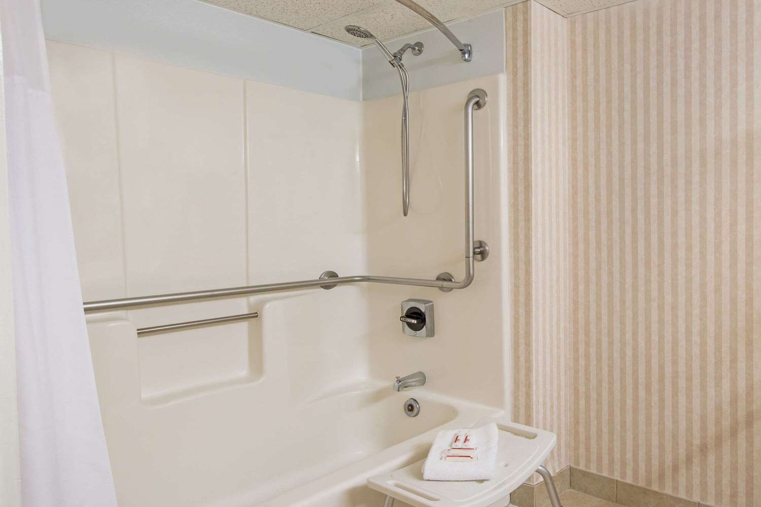 Baymont By Wyndham Bartonsville Poconos Екстериор снимка